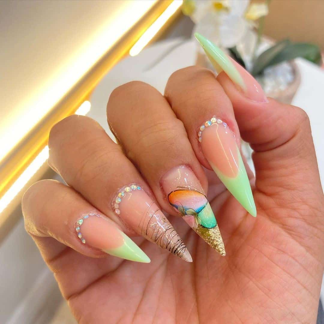 Green & Bright Feminine Stiletto Nails 