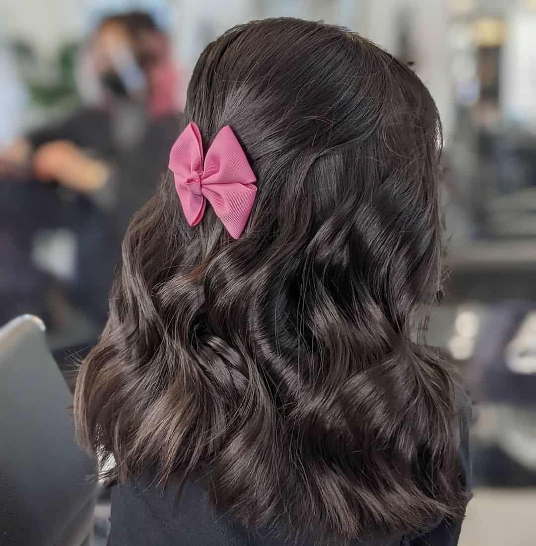 Short Hair With A Bow Detail 