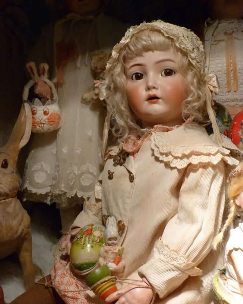 Antique Dolls Identification Guide