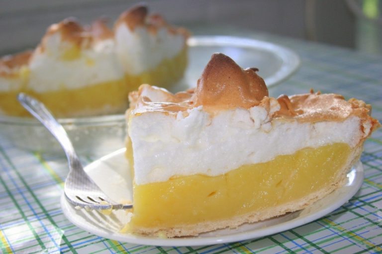 Lemon Meringue Pie: The Perfect Spring Dessert