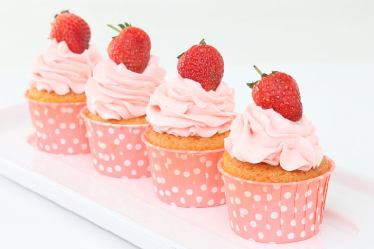 Summertime Strawberry Cake and Cupcakes