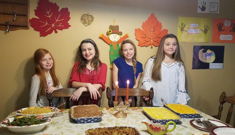 How to Encourage Kids to Give Back at Thanksgiving