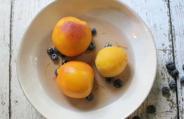 How to Poach Peaches for a Light Dessert