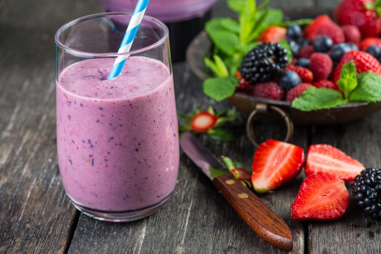 How to Make an Antioxodant Boosting Berry Smoothie